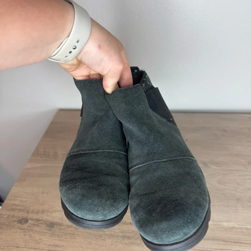 Sorel Youth Emelie Chelsea Booties Girl's Black Suede Rainbow Stars